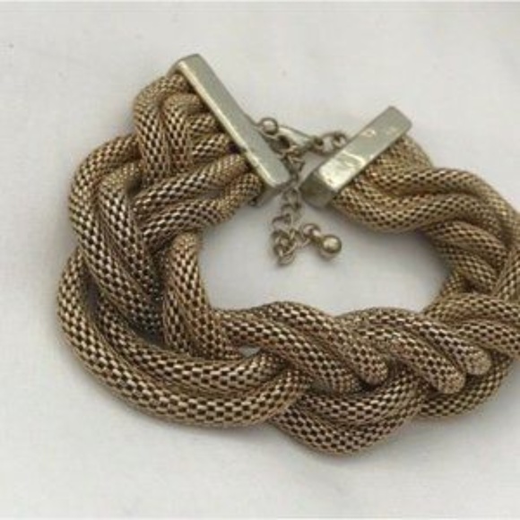 Large Goldtone Link Chunky Chain Bracelet - Picture 4 of 4